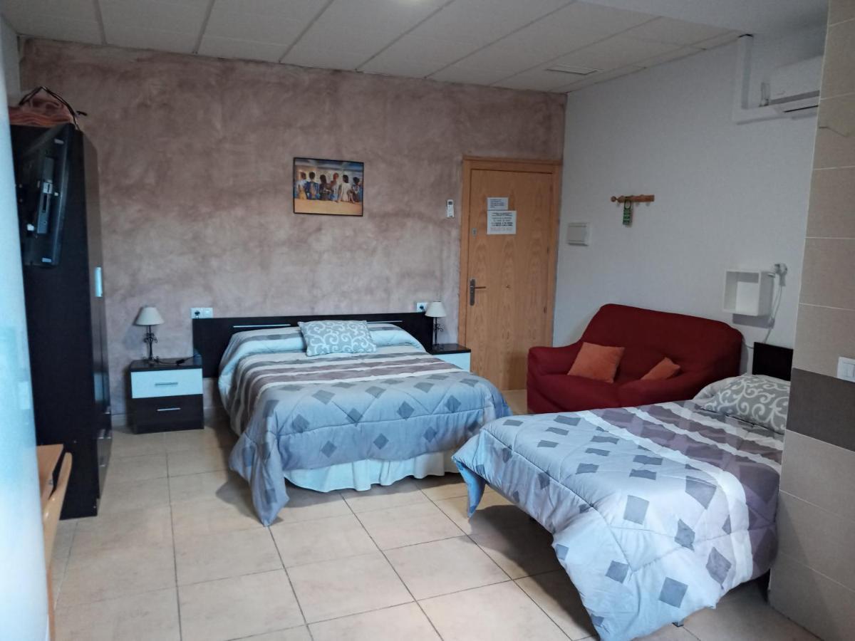 Hostal Via Del Caminante Madrigalejo المظهر الخارجي الصورة