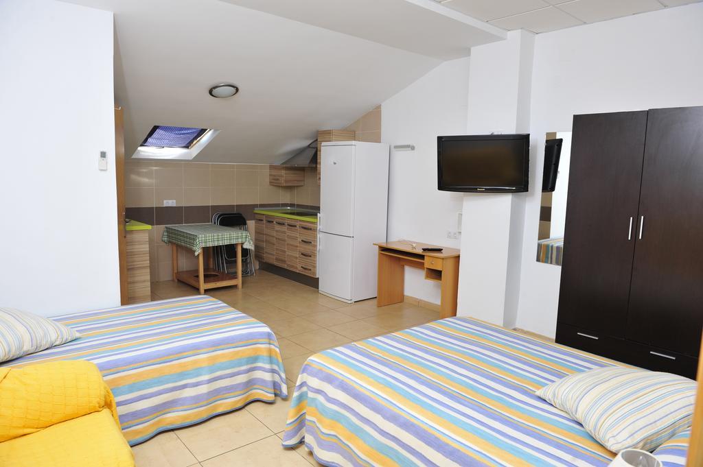 Hostal Via Del Caminante Madrigalejo المظهر الخارجي الصورة